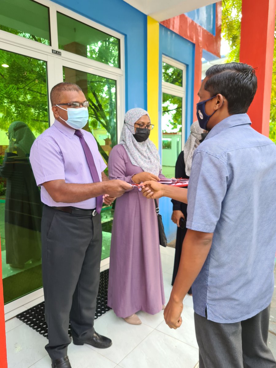 MaradhooSchool's tweet photo. Welcome to the new academic year 2021 - 2022. Together let's strive to make this year a grand success.
#Dharivarunnahrahkaatherikan
Kiyevun medhu nukendi kuriyah gendhiyumah vaccine dose thah furihama kurahvvaa. 
@MoEdumv #maradhooschool
#SchoolofExcellence  #StaySafe #StayHome https://t.co/aV9pM2QEv2