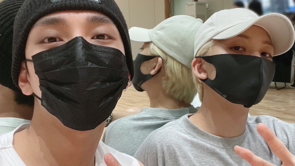 woniesyh's tweet photo. look what we got this year 2021  full of yoonhong 🥺☹️ https://t.co/t7wLnnuMUQ
