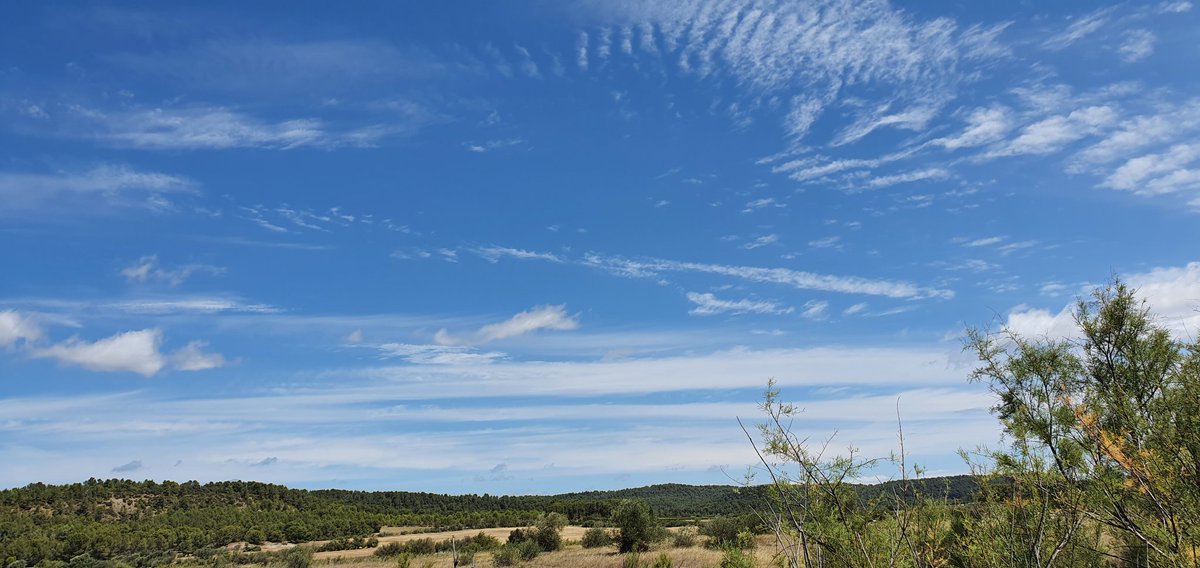 DAngelvy's tweet photo. #cielfi #cielfiducoin Lac des aiguilles, Minervois, 12h, du bleu comme promis @Armelle_Le_Gall https://t.co/s1WD8pulcR