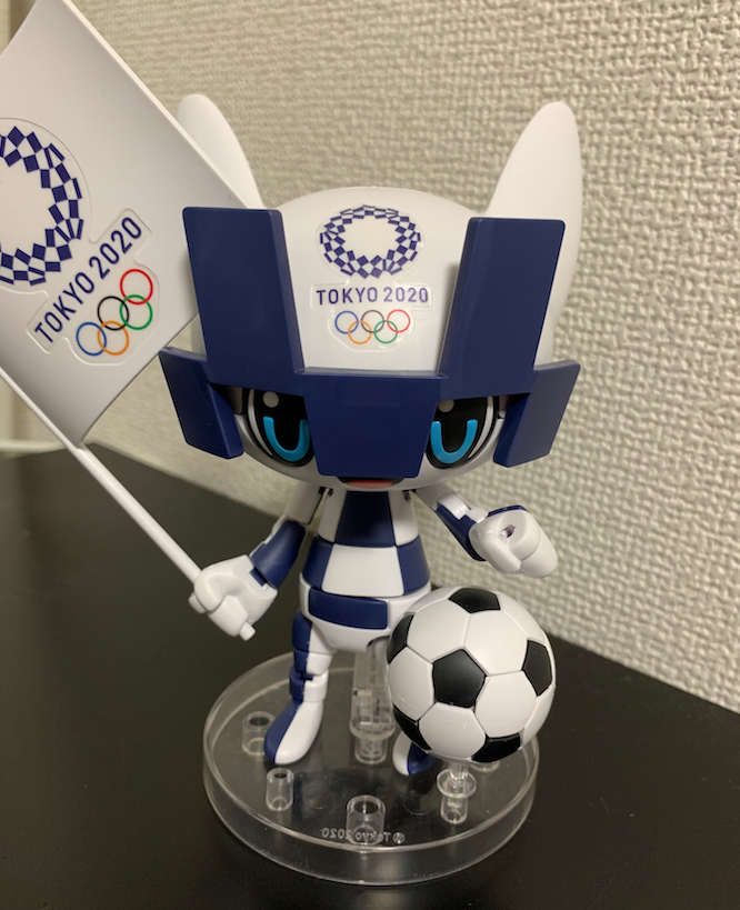 ゴディちゃん やっぱり東京オリンピックのマスコットが全然姿を見せません ところで 先日購入したマスコットキャラ ミライトワ のプラモですが 頭部の部分を外すと意外と顔が可愛いことに気づく メダル授与の時のブーケみたいに 金銀銅の３色
