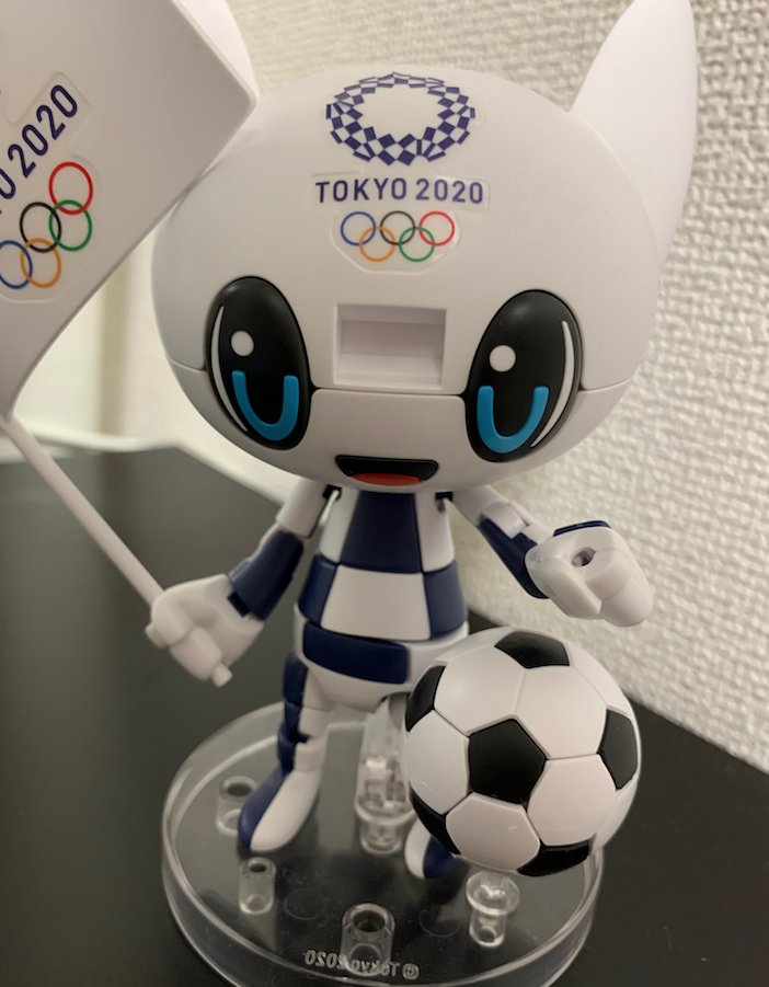 ゴディちゃん やっぱり東京オリンピックのマスコットが全然姿を見せません ところで 先日購入したマスコットキャラ ミライトワ のプラモですが 頭部の部分を外すと意外と顔が可愛いことに気づく メダル授与の時のブーケみたいに 金銀銅の３色