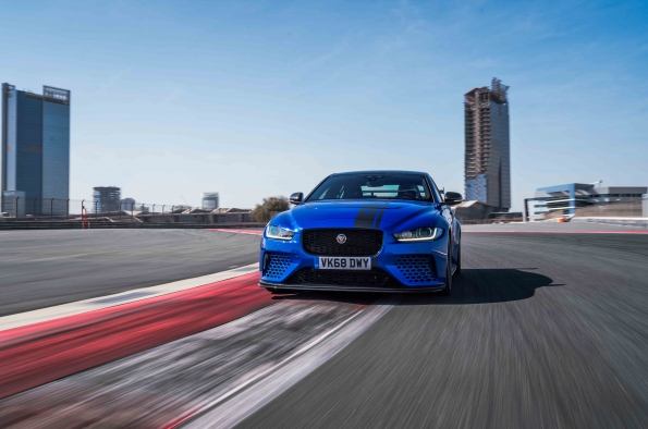 Valenciacars1's tweet photo. El #Jaguar #XESVProject8 aparece en la película “#FastandFurious” @JaguarSpain @Jaguar 
https://t.co/aJRClboUkd https://t.co/K1GQUOiBPG