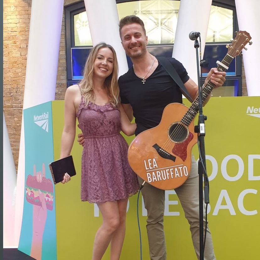 jasmineroseearl's tweet photo. Wow what a day!! Got a couple of pics from todayโs gig @NetworkRailKGX ๐ฅฐ had a magical time singing Disney songs with you all & a spontaneous duet with the lovely @LeaBaruffato - it really is good to be back!
#ItsGoodToBeBack #LiveAtKingsCross @BuskInLondon https://t.co/N17xMP4g8s