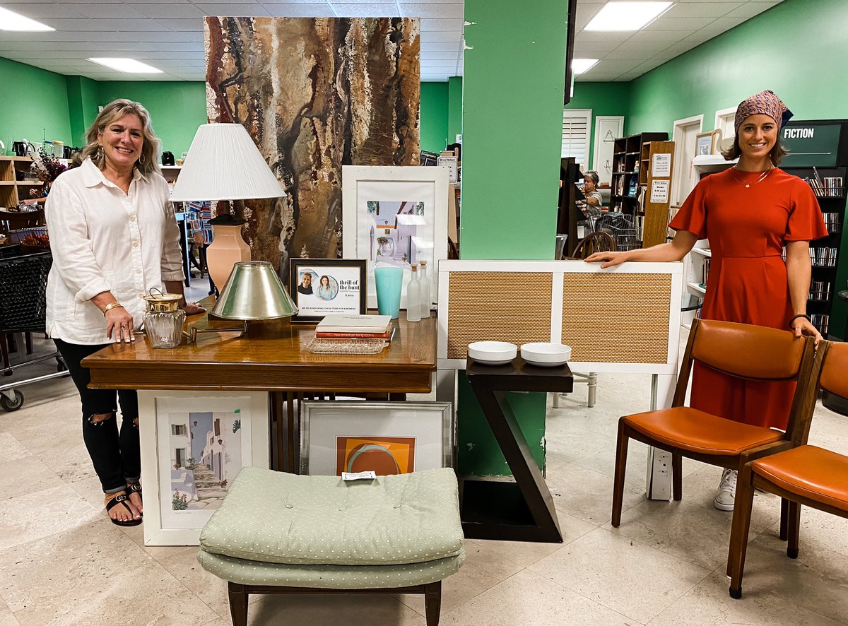 HFHHCReStore's tweet image. Our designers are here until 3:00pm to help find hidden treasures in the store and show you how to creatively repurpose them in your home! #HorryReStoreTreasures
