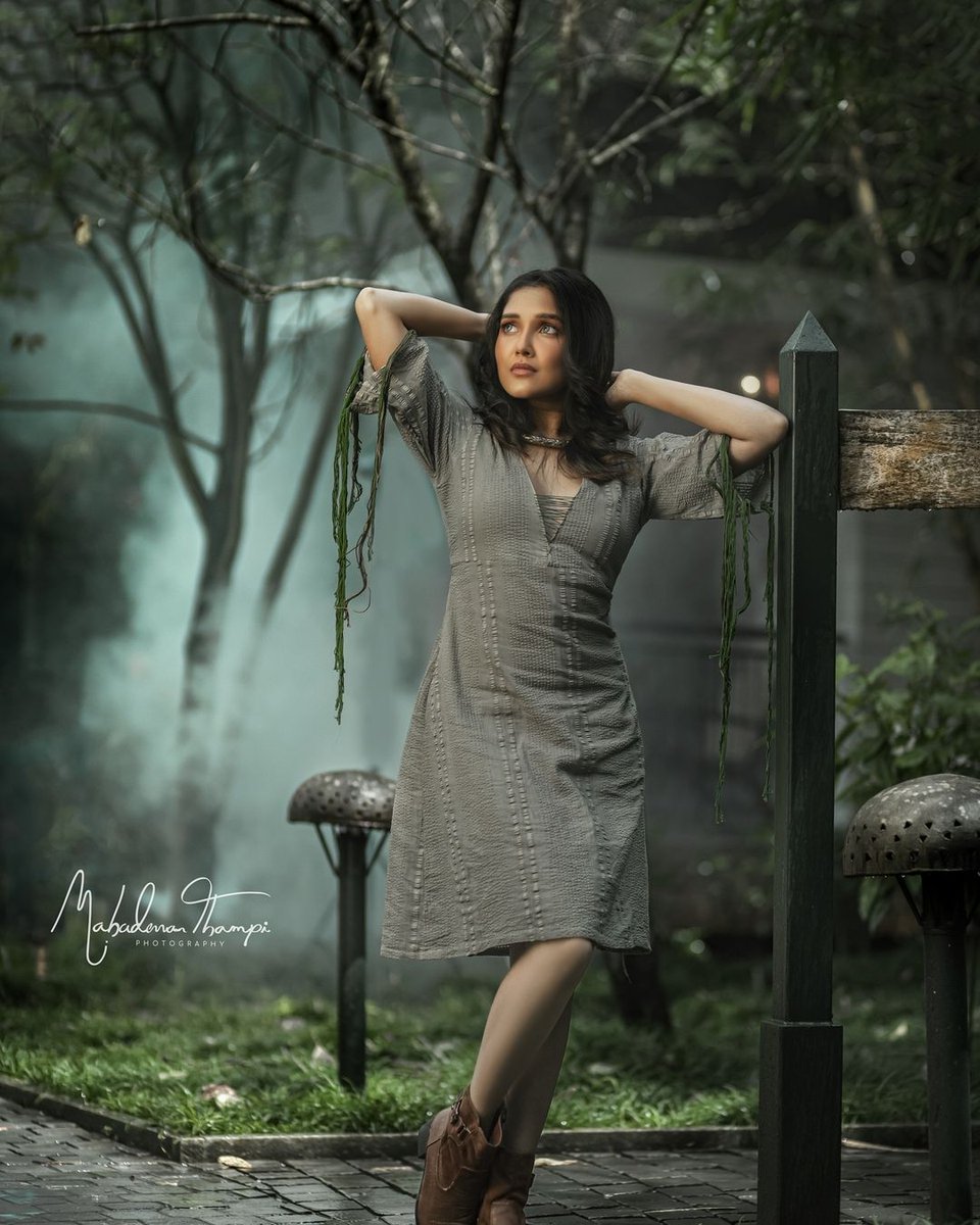 SYEDUMARKADHAP's tweet photo. Looking a beautiful.....✨✨
@anikhaoffl_
.
.
.
..
.
.
.
.
.
.
.
.
.
#modaling @KadhapSyed
#QUEENS_SEULGI @anikha_offlFc #actor #actorslife #actorAnikhaSurendran https://t.co/i0jWSdD0QV