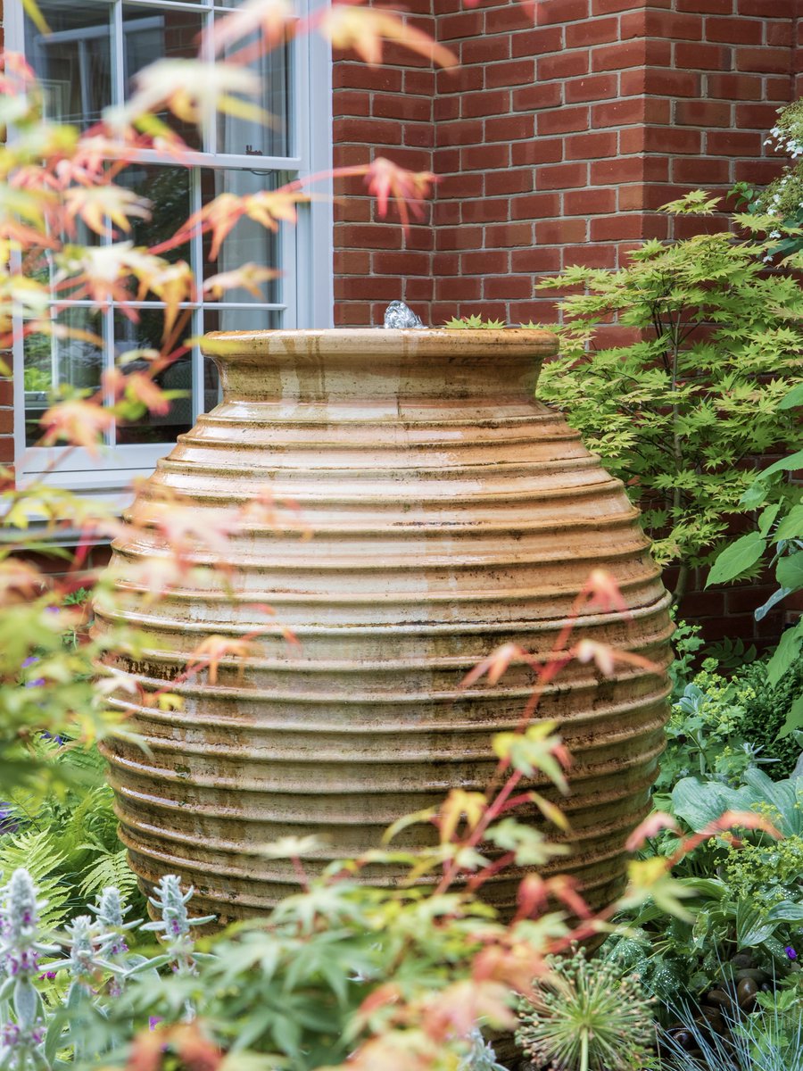 This large #gardendesign #AwardWinning project by <a href="/GreenardenD/">GreenArden design</a> required a striking #waterfeature. The landscaping executed by <a href="/PCLandscapes/">Paul Cowell</a> won the @BALI_Awards in 2018. A beautiful added element that helps enhance a corner of the #garden. 
#gardendesigner #inspiration #gardens