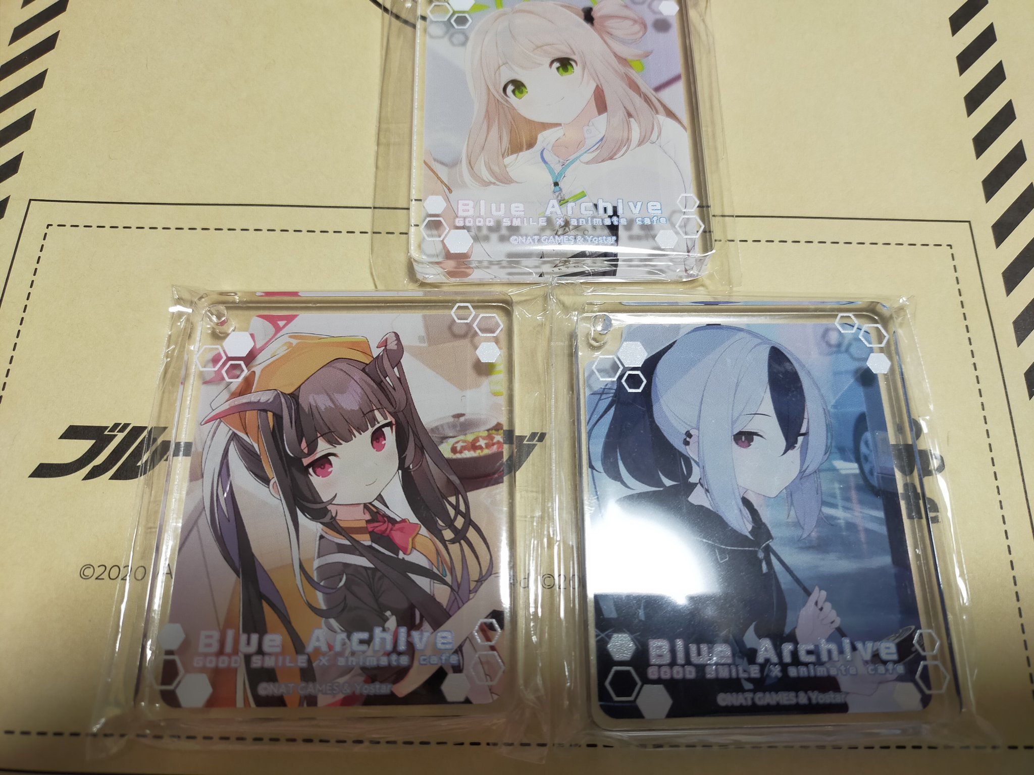 ユキネコ@C101参加1日目 on Twitter: "ブルーアーカイブ GOOD SMILE×animate cafe CoLotta トレーディングアクリルプレートキーホルダー 譲)ノノミ、カヨコ、フウカ 求)シロコ、ヒナ、アズサ 定形郵便での交換、又は土、日に秋葉原手渡し交換可能です #ブルアカ https://t ... α1 ブルアカ ガチャ封筒 プラナ スリーブプレイマット