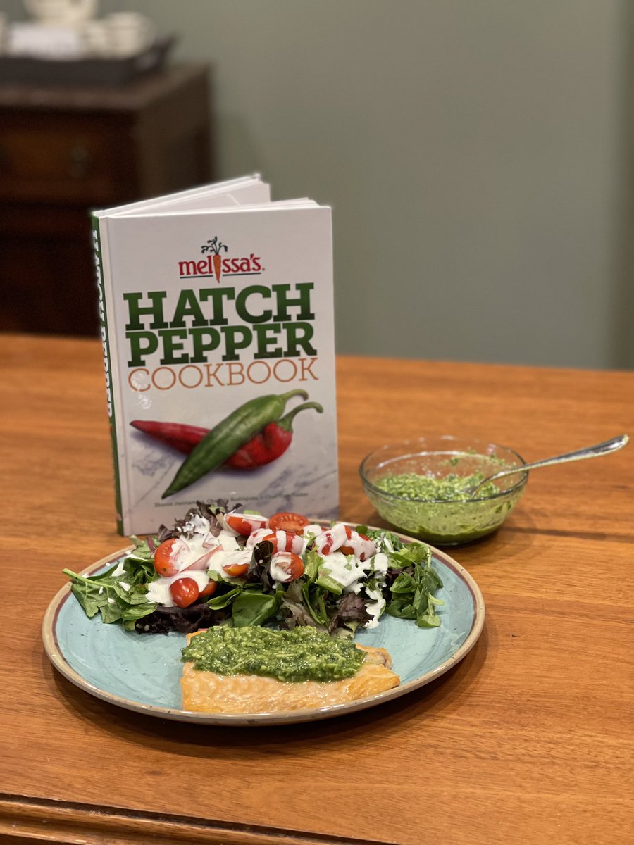 My idea of the perfect lunch, broiled salmon with  Basil and Hatch Pepper Pesto! I went mild with mine but the choice is up to you! Round two of the remaining pesto TBD 🤫!
.
.
.
#hatchpeppers #hatchpepperpesto #pesto #freshbasil