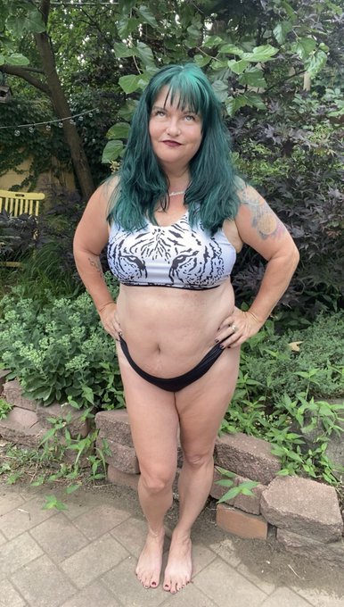 The back and the front. https://t.co/xEt52T0E2l https://t.co/6qQat4islZ