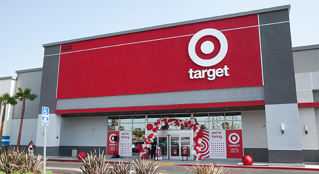 chris_notcapn's tweet photo. NEW: Starting this fall, @Target will cover the cost of tuition, fees and textbooks for part- and full-time workers who pursue a qualifying undergraduate degree at more than 40 institutions. It will also fund advanced degrees, paying up to $10,000 each year for master’s programs https://t.co/dfCLBxtuUx