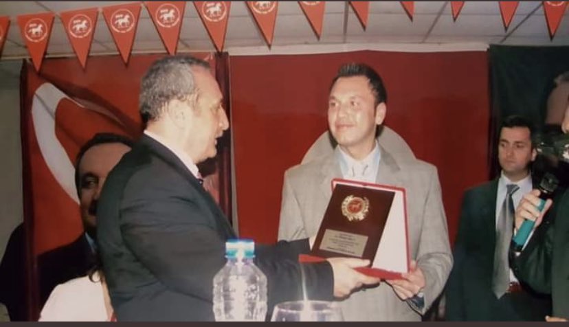 cumhuriyet3534's tweet photo. Her taşın altından çıkan!…
#Mehmet Ağar ve Halk tv yayınını basan beş kişiden biri #Sertan Yüce
#Marmaris
#yangın https://t.co/MUWBJtapoW