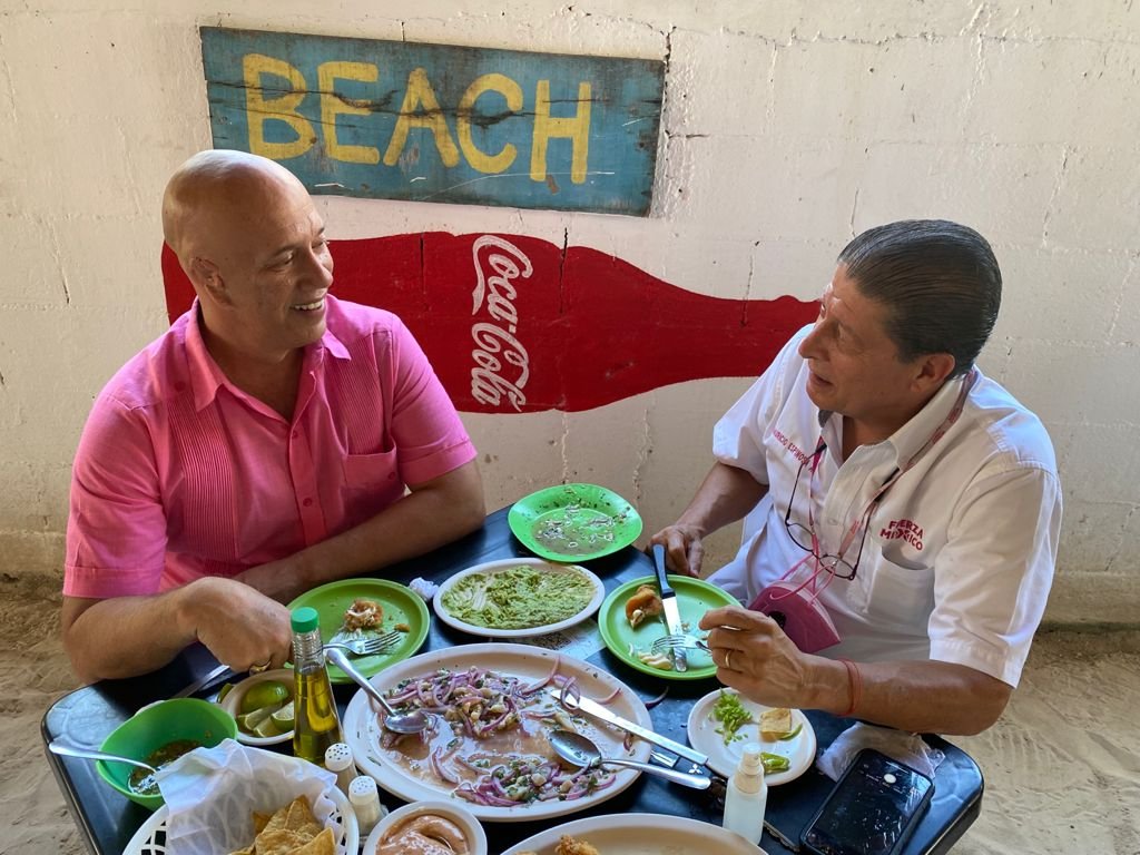 Esta tarde el Presidente del Comité Ejecutivo Estatal de #FuerzaXMéxico en #QuintanaRoo @MauricioEspinozaAlemán, se reunió en una amena charla de amigos, con nuestro regidor Puertomorelense <a href="/TirsoEsquivel/">Tirso Esquivel Avila</a>, con miras a la encomienda en los próximos meses.