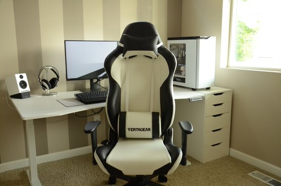 Vertagear's tweet photo. ♣️Does the chair match the setup?▫️ #SL2000 https://t.co/jOtquVMpar