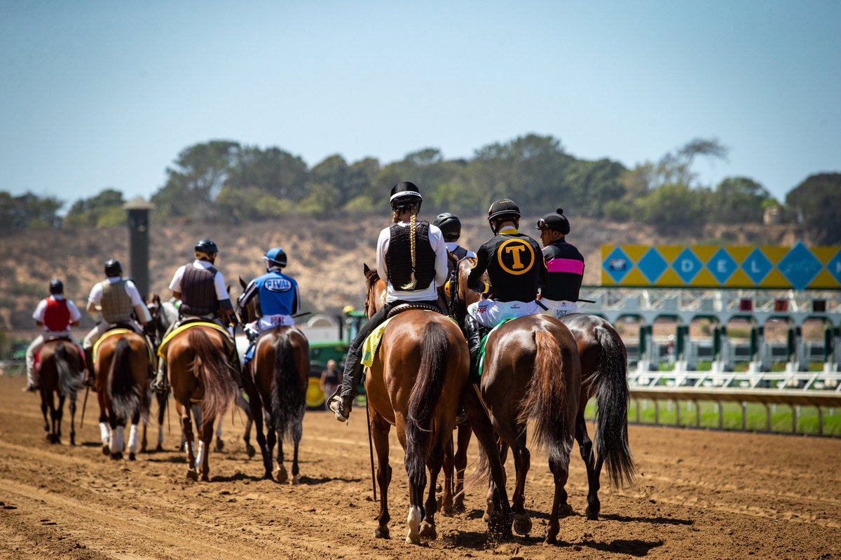 DelMarRacing's tweet photo. Leading the way 🏇
#DelMarScene https://t.co/HlezCIr7yI