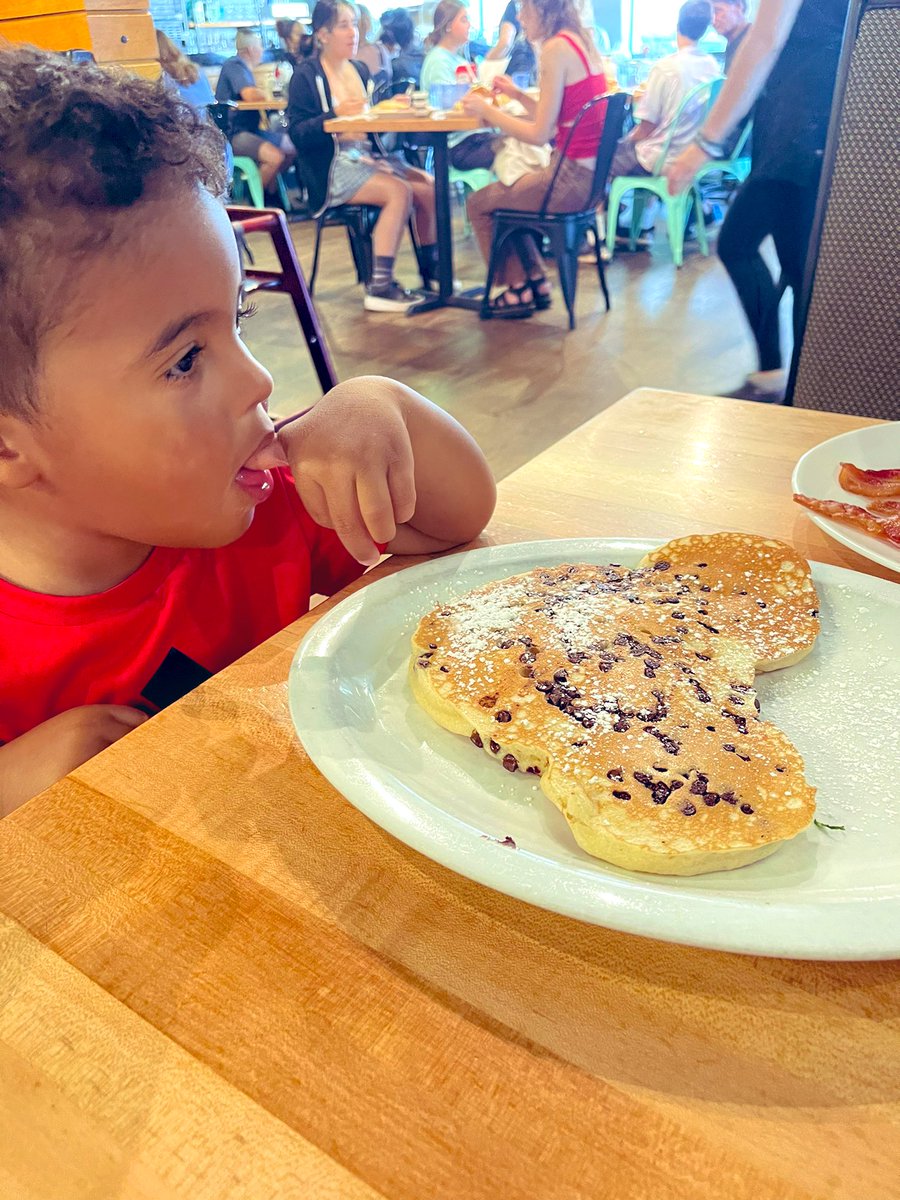 _AnaMariaXOXO's tweet photo. My date ❤️🙌🏼 https://t.co/7XVtARAUja