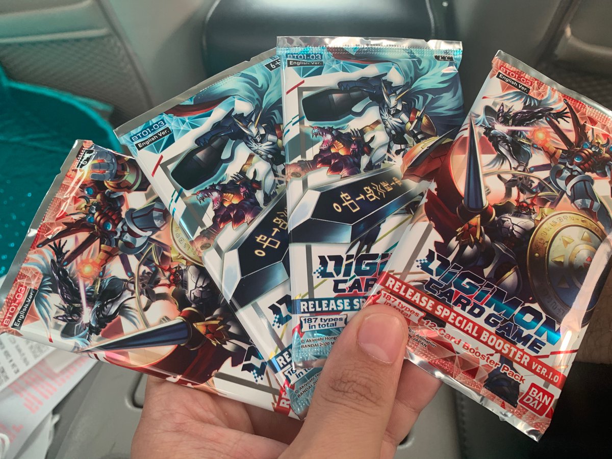 CESARSLOVER's tweet image. This love with Version 1.0 ain&apos;t going away. ❤️💙

We stopped by a local comic shop &amp;amp; copped some more boosters. Stay tuned!

#Digimon #Cesarslover #VersionOne #Omnimon #Cardopening