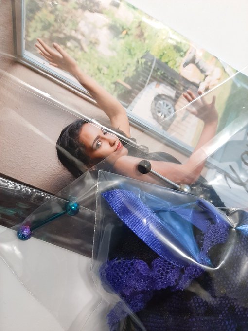 Just sent out a package for a fan's birthday! 🎈 https://t.co/CJVmelt6Hr