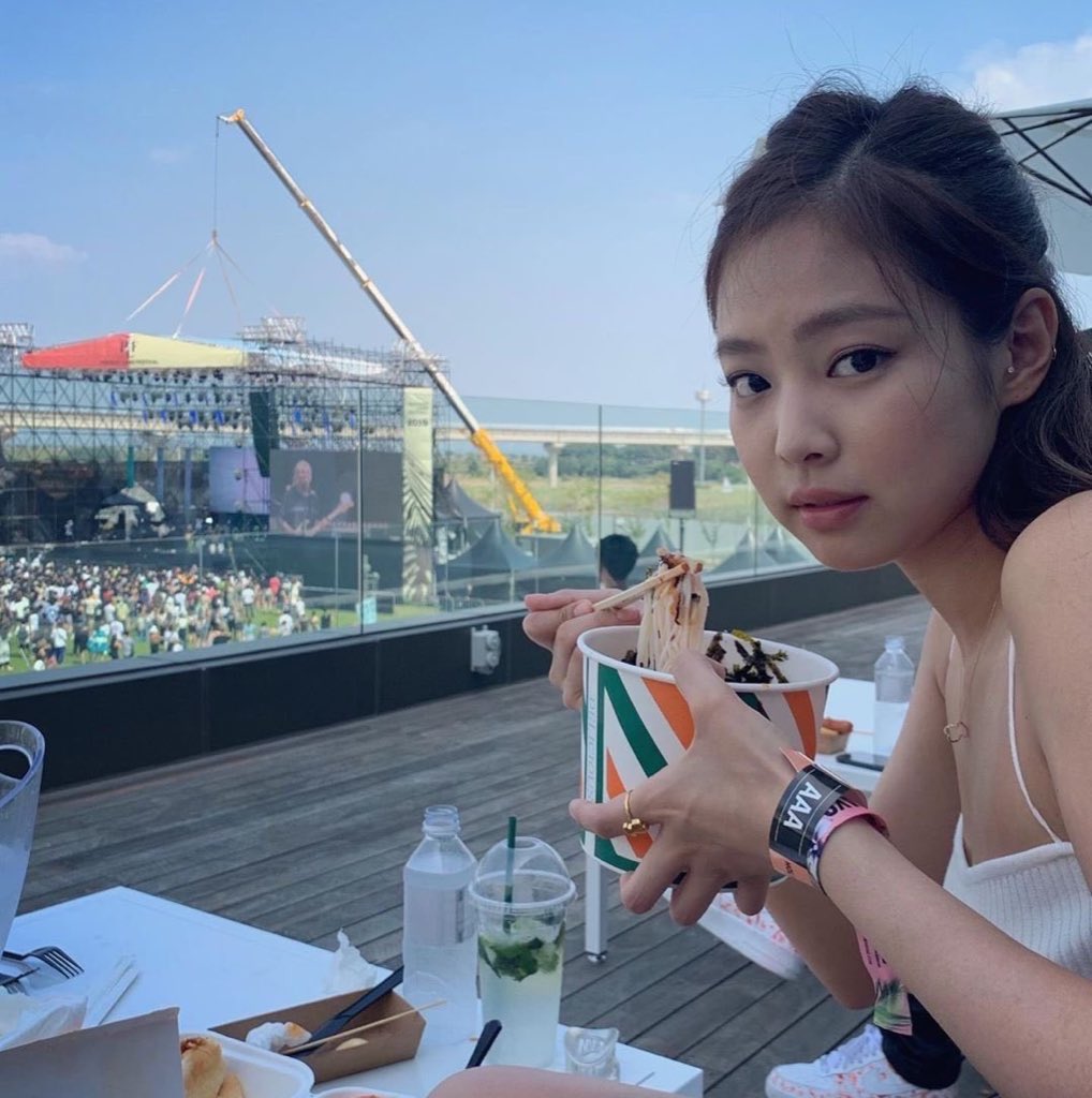 JEKIMPICS's tweet photo. Jennie girlfriend material https://t.co/CTfSkJ1FBy