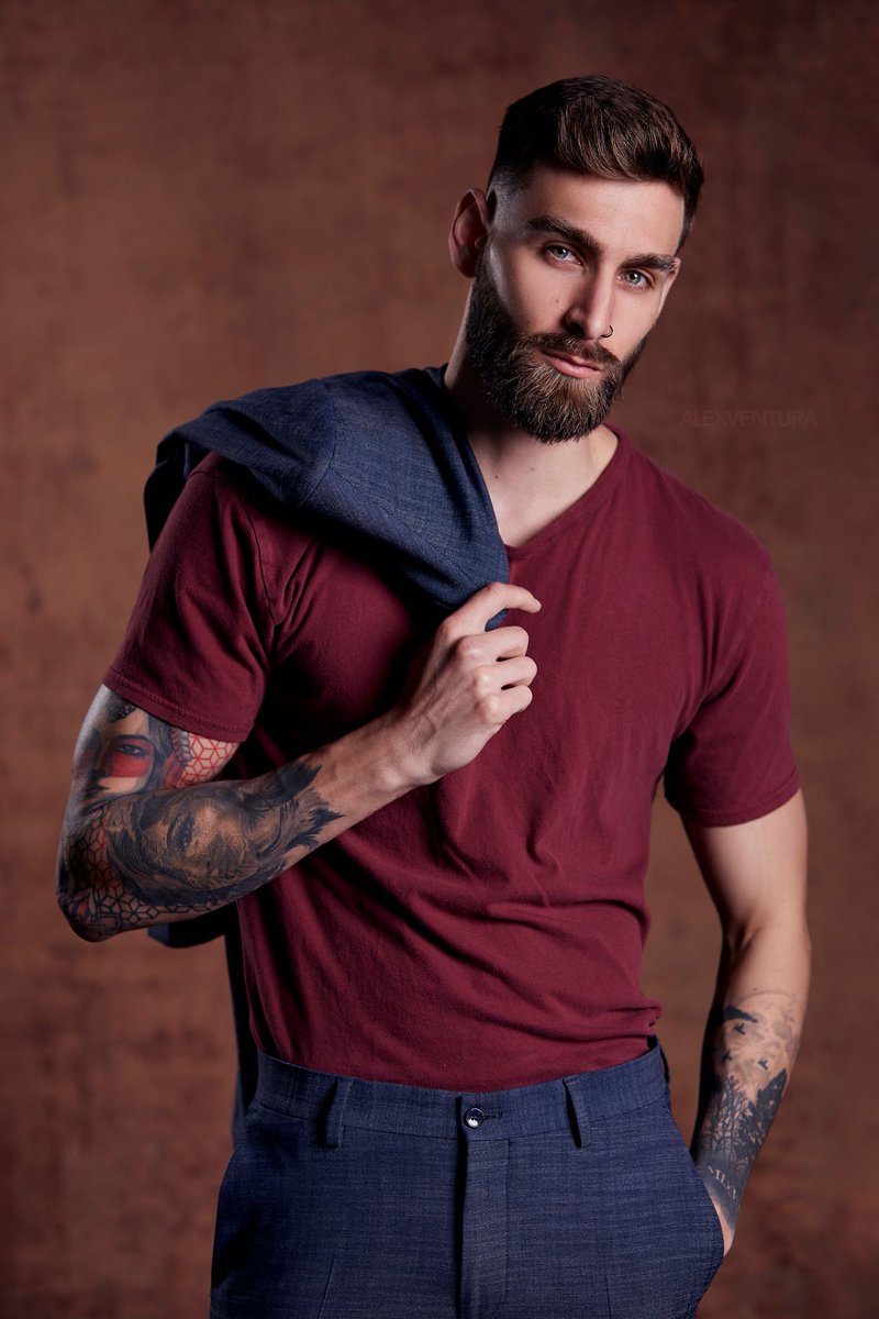 valexv84's tweet image. I think I need to do more shoots with hand-painted backdrops, I have a few more colors to use too.

Model: Ryley
Assistant: Michael Trevino
Studio: Altered Visions Studio
Backdrop: Clot Studio 57
Edited with NBP Retouch Tools
#portrait #houstonmodel #htxmodel #houstonphotographer