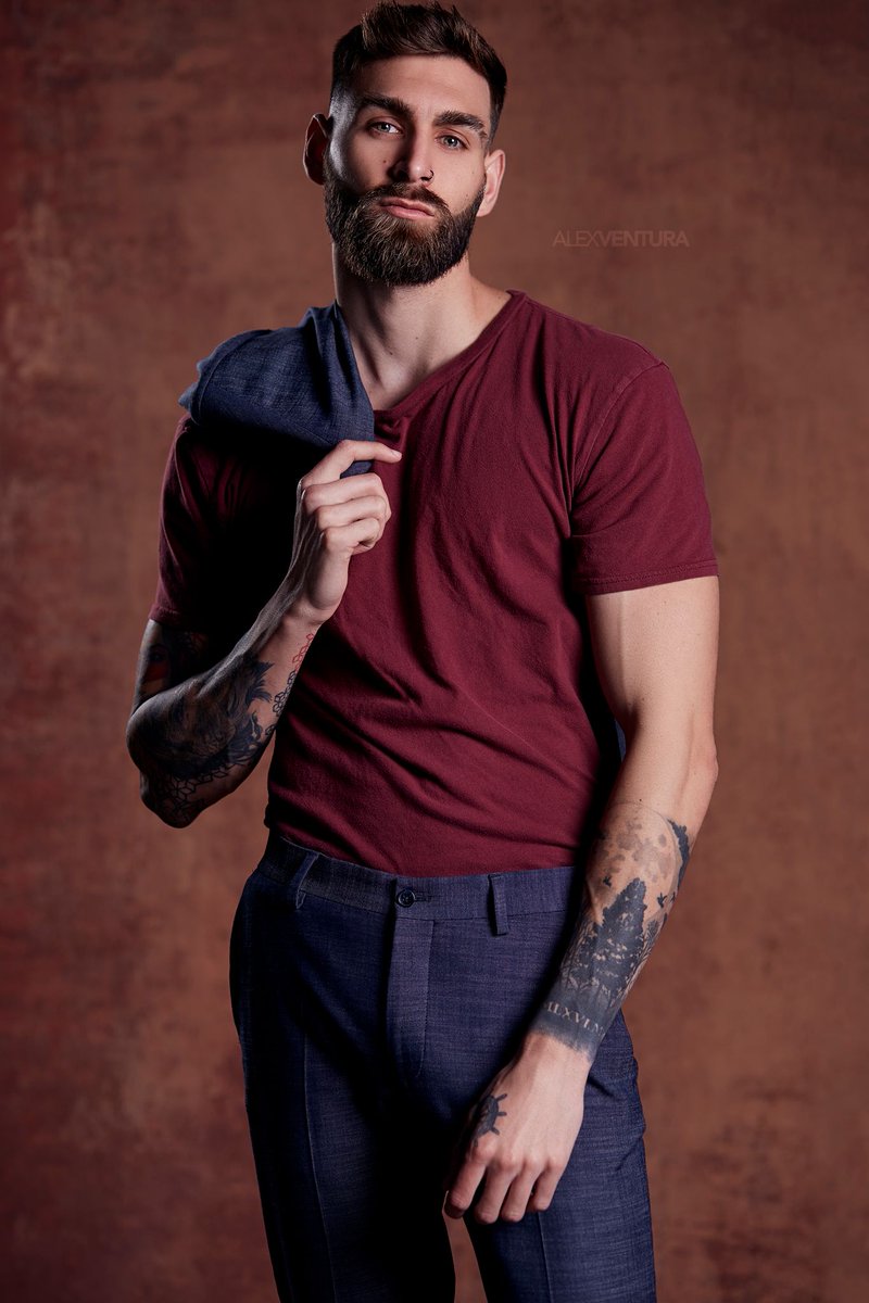 valexv84's tweet image. I think I need to do more shoots with hand-painted backdrops, I have a few more colors to use too.

Model: Ryley
Assistant: Michael Trevino
Studio: Altered Visions Studio
Backdrop: Clot Studio 57
Edited with NBP Retouch Tools
#portrait #houstonmodel #htxmodel #houstonphotographer