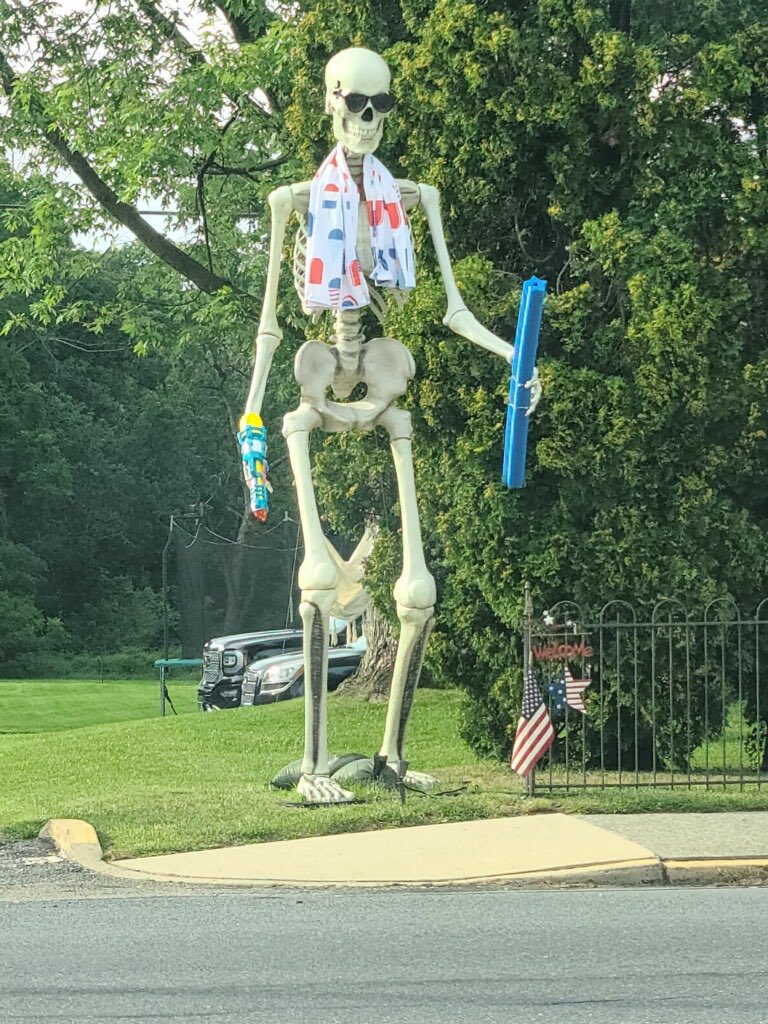 Let’s check in with our favorite undead friend Skelly of Catasauqua PA . . .

Apparently looking beach ready with a swimming noodle in hand  😎🏖☀️🌊🏄🏊💀

#beachskelly #skelly #cataskelly #catasauqua #pennsylvania #PA #smalltown #roadsideattraction #americana #lehighvalley