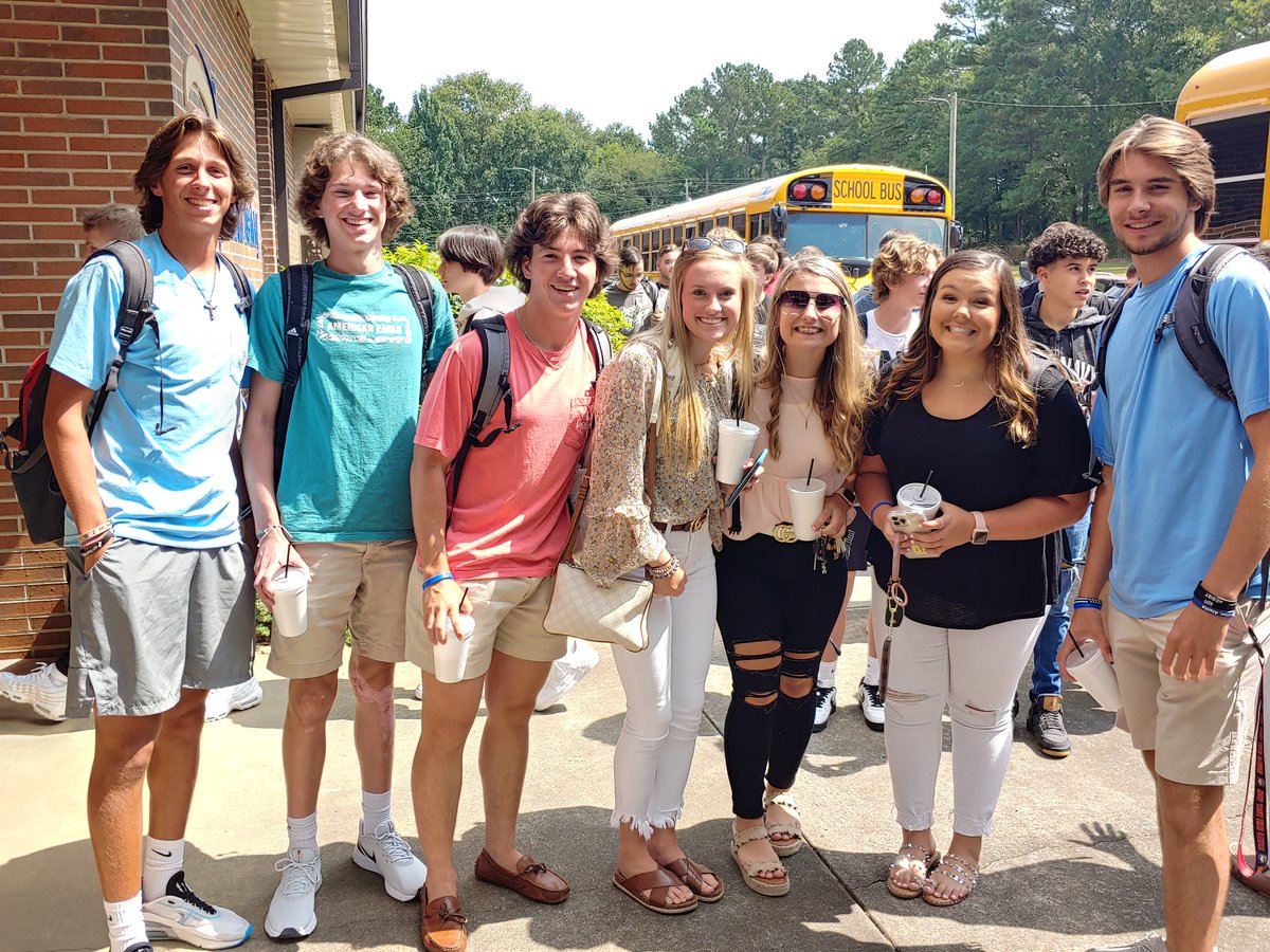 AlisonB2015's tweet photo. Great first day of school at the @FloydCCA ! @esburkhalter @gbrock70 https://t.co/dXVYdkPYez