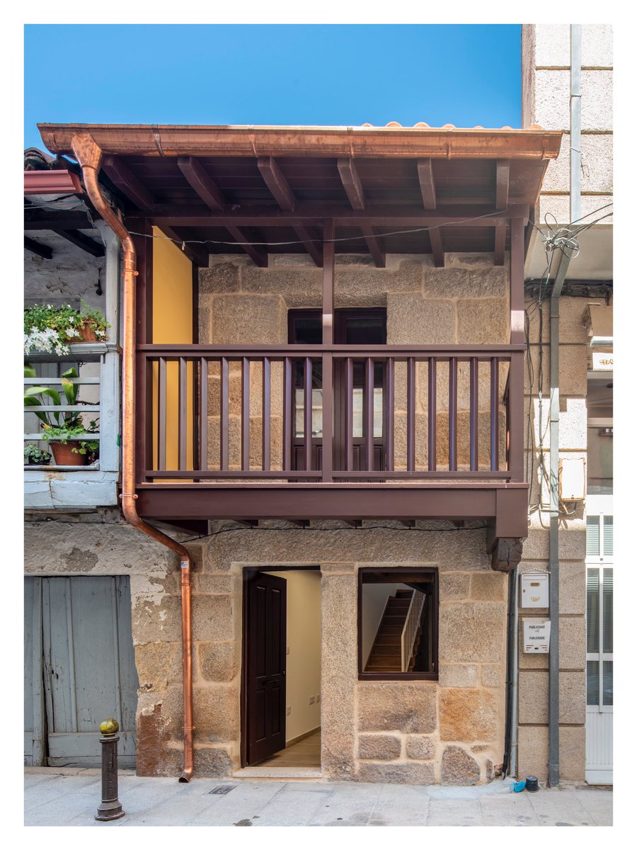 Rehabilitación de una pequeña vivienda en el casco antiguo de Verin.

Fotos:  Héctor Santos-Diez
#renovation #refurbishment #retrofit #rehabilitación #architecture #arquitectura #rehabilitacionfuncional #house #photography #archilovers #architecturephotography #architecturelovers