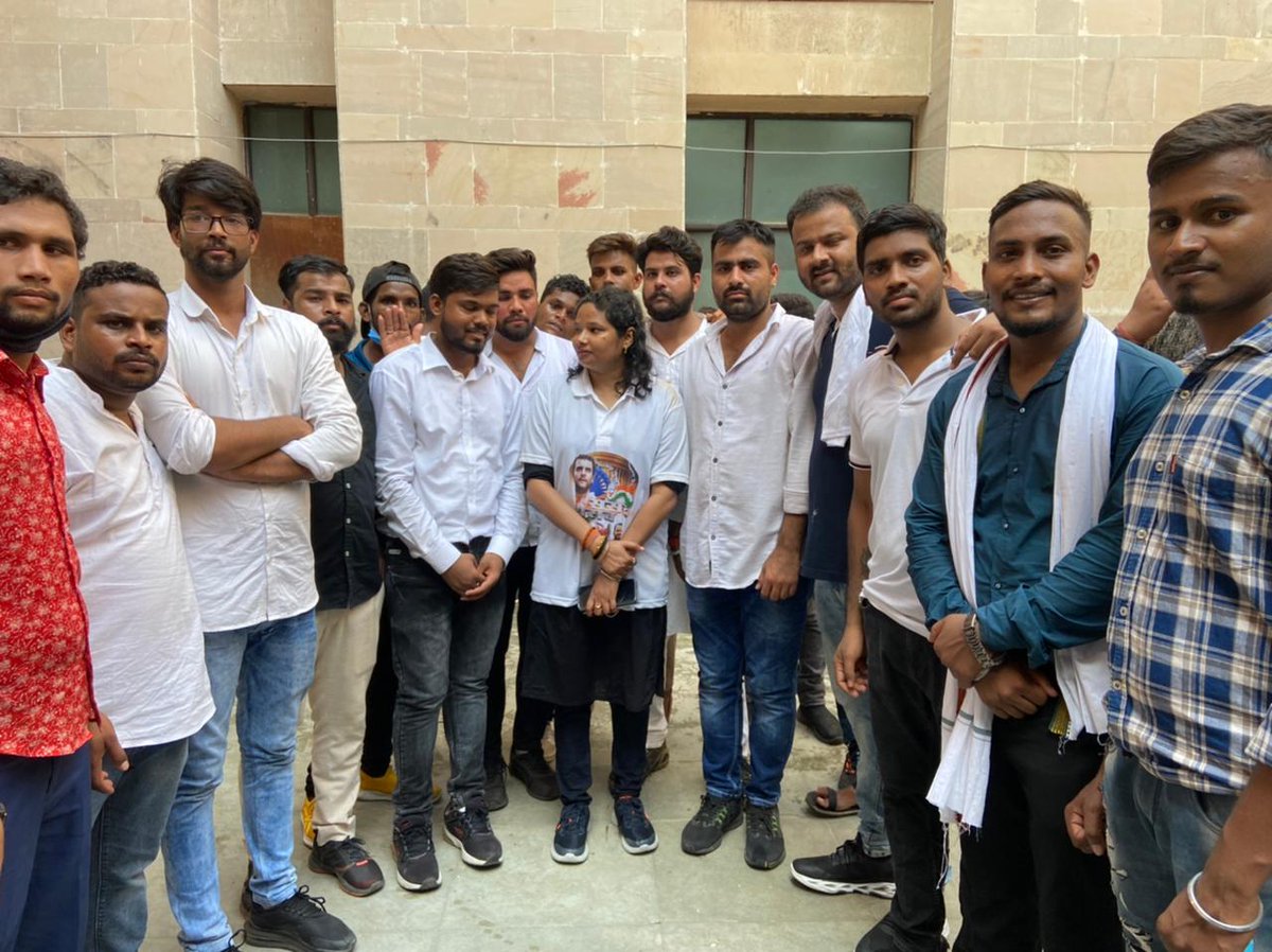 gavesh_sahu's tweet photo. आज दिल्ली में सांसद घेराव के बाद राष्ट्रीय सचिव युवा कांग्रेस @EktaThakur जी से मुलाक़ात @gavesh_sahu @DhruwChitransh @PuneshwarLahare @DhruwPushpendra @amitsharmansui @Devendra_1925 @AkashSharmaINC @NSUICG @INCIndia #Hemantpal #hemantpalnsui https://t.co/BAlqK6NcMC https://t.co/Xb07VCAkfh