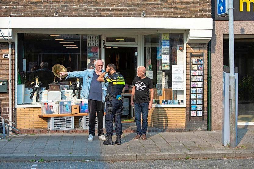 Overval bij Bussumse platenzaak Gooisch Vinyl, drie mannen zijn gevlucht