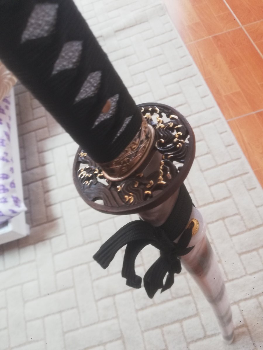 SadoxKZ's tweet photo. Ya llegó mi tesoro.
El símbolo de mi nueva vida.
La esencia de mi felicidad.
Y el comienzo de mis futuros éxitos.
Álzate entre las sombras, Shiroyami <3 https://t.co/fli6LQIvJ7
