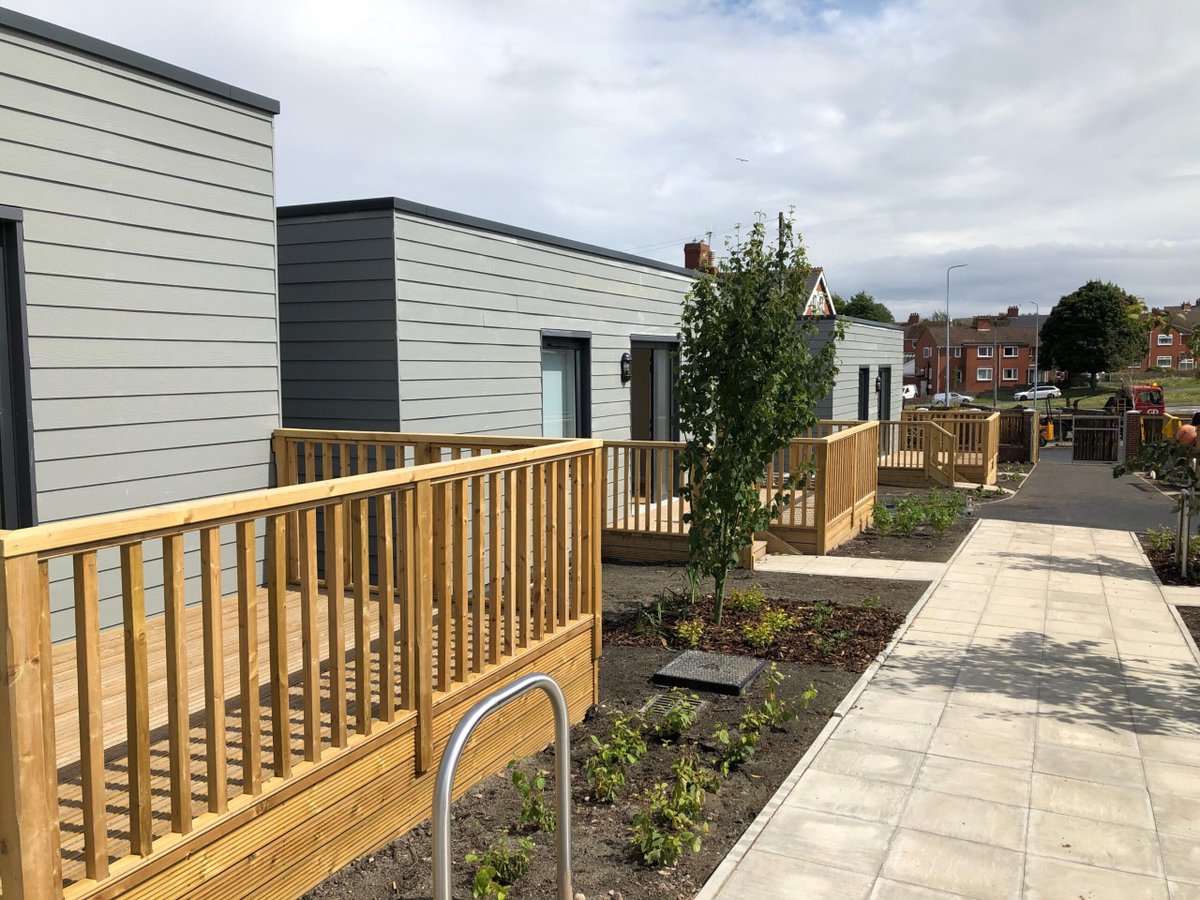 THE Vale of Glamorgan Council has built 11 units of temporary accommodation as part of a £20-million Welsh Government plan to tackle homelessness.

Taking the form of high-spec bungalows, the development at Court Road in Barry is believed to be the

glamorganstar.co.uk/vale-council-c…