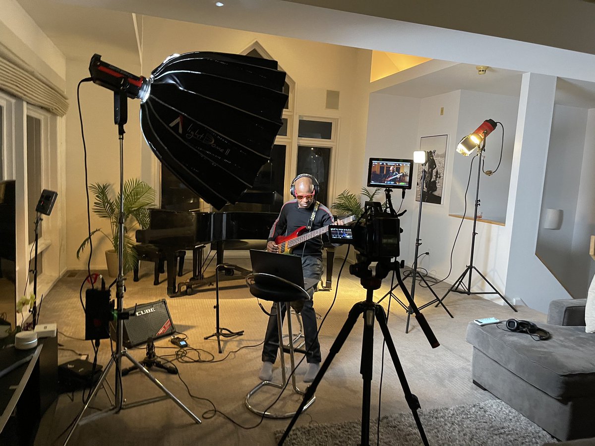 princewonda's tweet photo. Working on so much content for y’all🔥 stay tuned and get ready 🎧🎶🎸 ATTACKKKK #bts #wondamusic #platinumsound https://t.co/jXR5FZFdDI