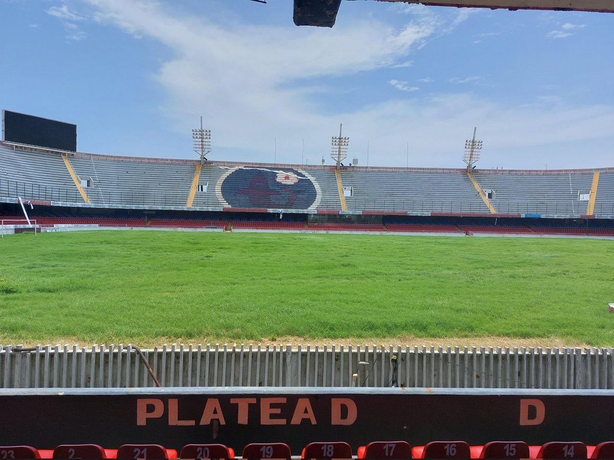 Yo_Yams's tweet photo. Fortaleciendo a nivel defensivo en el estadio Luis "Pirata" de la Fuente 💉🦠
¡A vacunarse!
(Todo súper organizado y rápido)
#VacunaCOVID19 #Estadio #BocaDelRio #BT21 #MuchoSol🌞☂️ #COVID19 https://t.co/fASCe4FHLD