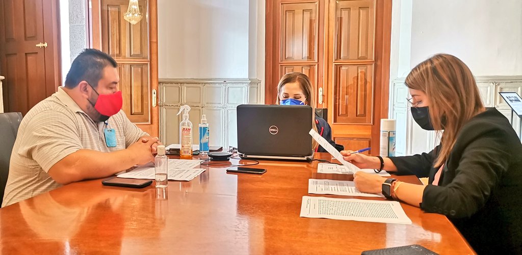 Gabyvazquezch's tweet photo. Empezamos el día en Comisión de Gobernación donde revisamos puntos importantes para Durango 🙋♀️
Sumando esfuerzos #GenerandoVamos 🙌🏻 https://t.co/miSFlmdyie