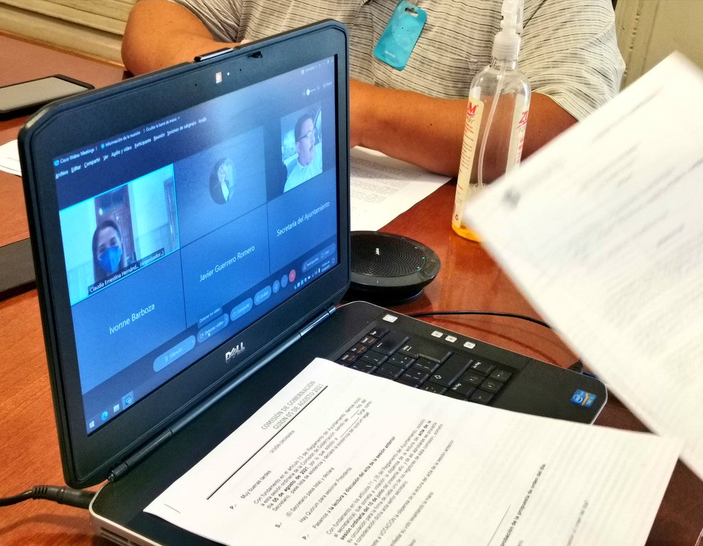 Gabyvazquezch's tweet photo. Empezamos el día en Comisión de Gobernación donde revisamos puntos importantes para Durango 🙋♀️
Sumando esfuerzos #GenerandoVamos 🙌🏻 https://t.co/miSFlmdyie