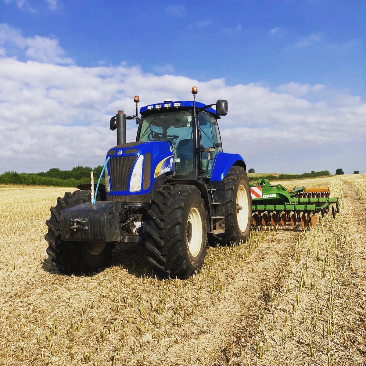 TruLineTech's tweet photo. New Holland T8 installed by Carl with @agleadertech #incommand800 for GPS steering ready for cultivations ๐๐จ๐จ ๐ก #precisionagriculture #farm24 https://t.co/4QEO1STI6d