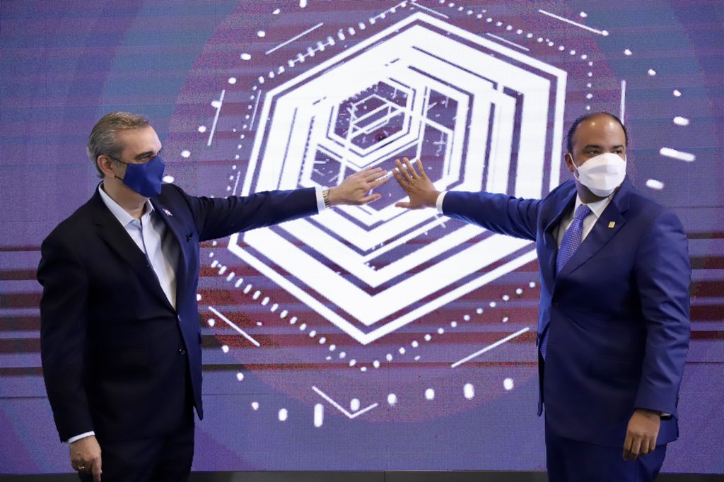 PrimerRd's tweet image. Felicidades a Samuel Pereyra @spereyrarojas Administrador General del @BanreservasRD por inauguración nueva oficina dual en el tercer nivel de Blue Mall Santo. @PrimerRd @Miguelsusan @NapoleonCruzS @MAXCOMSA @LuisMinoso 
#OficinaDualBR
#Banreservas
#LoNuevodeBanreservas