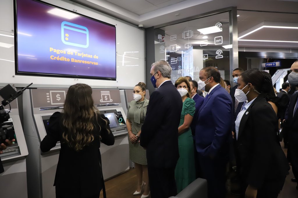 PrimerRd's tweet image. Felicidades a Samuel Pereyra @spereyrarojas Administrador General del @BanreservasRD por inauguración nueva oficina dual en el tercer nivel de Blue Mall Santo. @PrimerRd @Miguelsusan @NapoleonCruzS @MAXCOMSA @LuisMinoso 
#OficinaDualBR
#Banreservas
#LoNuevodeBanreservas