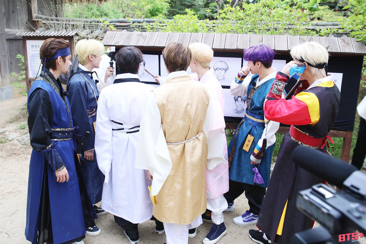 _y_n_n_a_d_'s tweet photo. What I loved the most about this run bts! Clothes from different century!! Shoes from 2021! π€£π #RUNBTS145 #RUNBTS #lovedeverysecond https://t.co/8y8R4KtArg