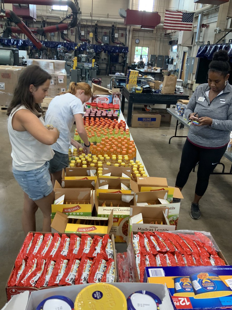 clcmnedu's tweet photo. CLC students: Stop by either campus Welcome Center starting tomorrow (Friday) to pick up your bag of FREE food! Thanks to federal covid relief funds, we were able to put these bags together for you.
#CLCcares https://t.co/i74eZ7Xt5B
