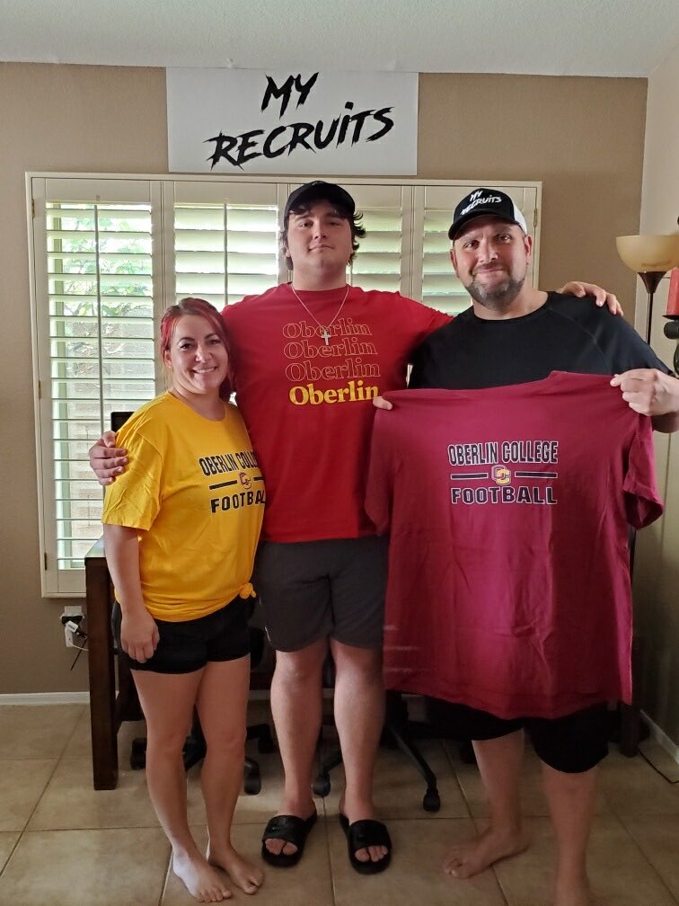 CoachPerrone's tweet photo. We are so Thankful that โฆ@eprice92702โฉ stopped by before heading in his journey to โฆ@Yeo_Footballโฉ 70k+ in various scholarships and grants #thesystemworks #MROriginal https://t.co/ItimZnCm3Q