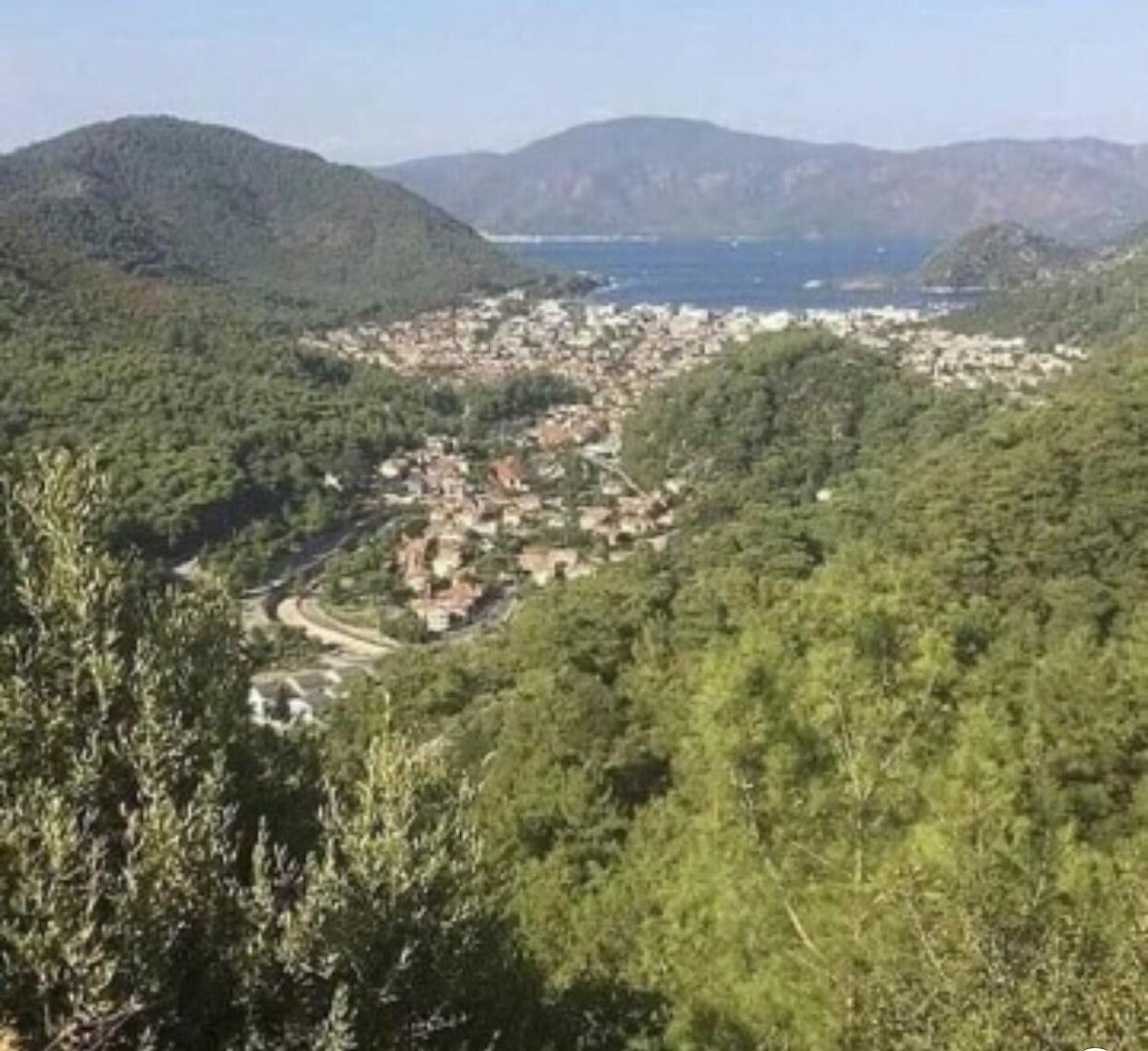 tc_kemalist's tweet photo. 2007’de Cennet Marmaris’te AKP hükümeti tarafından maden şirketlerine faaliyet izni verilmiş,mahkeme ise ormanda maden olmaz diyip kararı reddetmiştir.

Tesadüfe bakın yanan yerler milli park kapsamında olan faaliyete izin verilen yerler!!!

#Yansınİtibarınız https://t.co/o05WpqFJMl