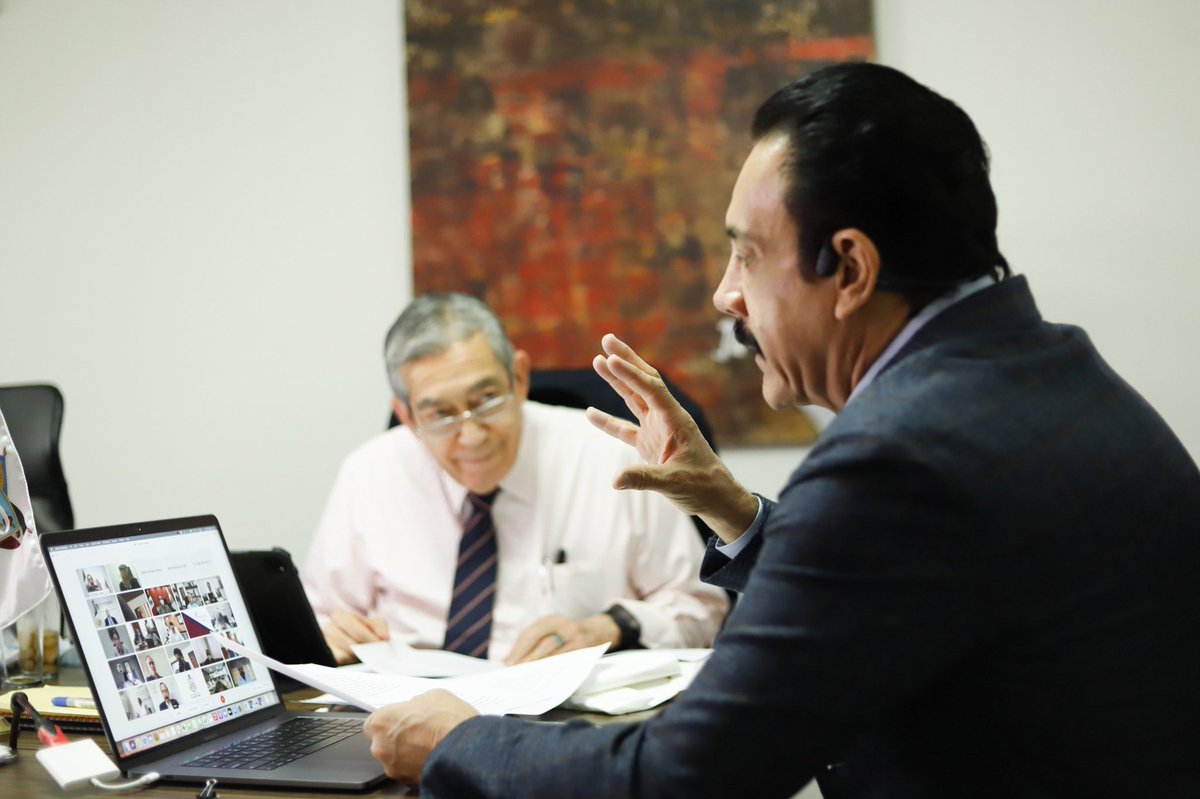 En la reunión de <a href="/CONAGO_oficial/">CONAGO</a> solicité al <a href="/GobiernoMX/">Gobierno de México</a> establecer sedes permanentes de vacunación; a fortalecer las brigadas para llegar a más personas; vacunar a todos los mayores de 18 años; y tener acceso a insumos médicos a los mismos precios del <a href="/Tu_IMSS/">IMSS </a> y el <a href="/ISSSTE_mx/">ISSSTE</a>.