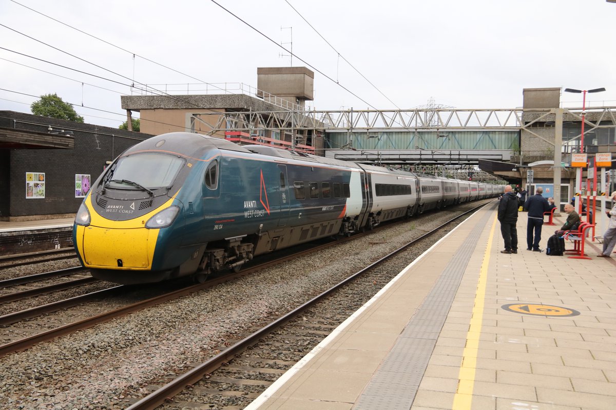 MColes_Railways's tweet photo. A selection of @AvantiWestCoast Class 390 Pendolino's from todays outing.
#ProgressTrain π³οΈβππ³οΈββ§οΈπ390119, 390148 & 390132 all at Crewe and 390124 powering through Stafford.
#trains #railways #traintwitter #Class390 #Pendolino #Avanti https://t.co/A3KCc7tLFU