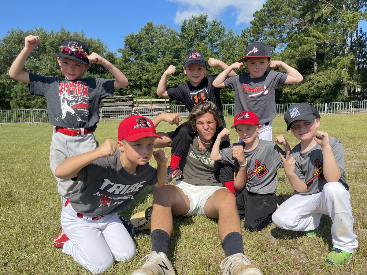 Ashby_Vining's tweet image. Great day at the @GilbertBaseball camp today! Love our community!