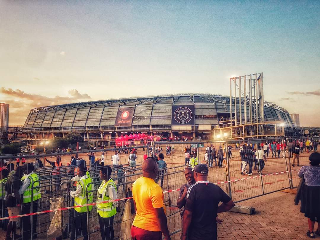 SSkhavula's tweet photo. @OfficialPSL #DStvPrem can we please fans back to stadium https://t.co/cssxQ19Ebo