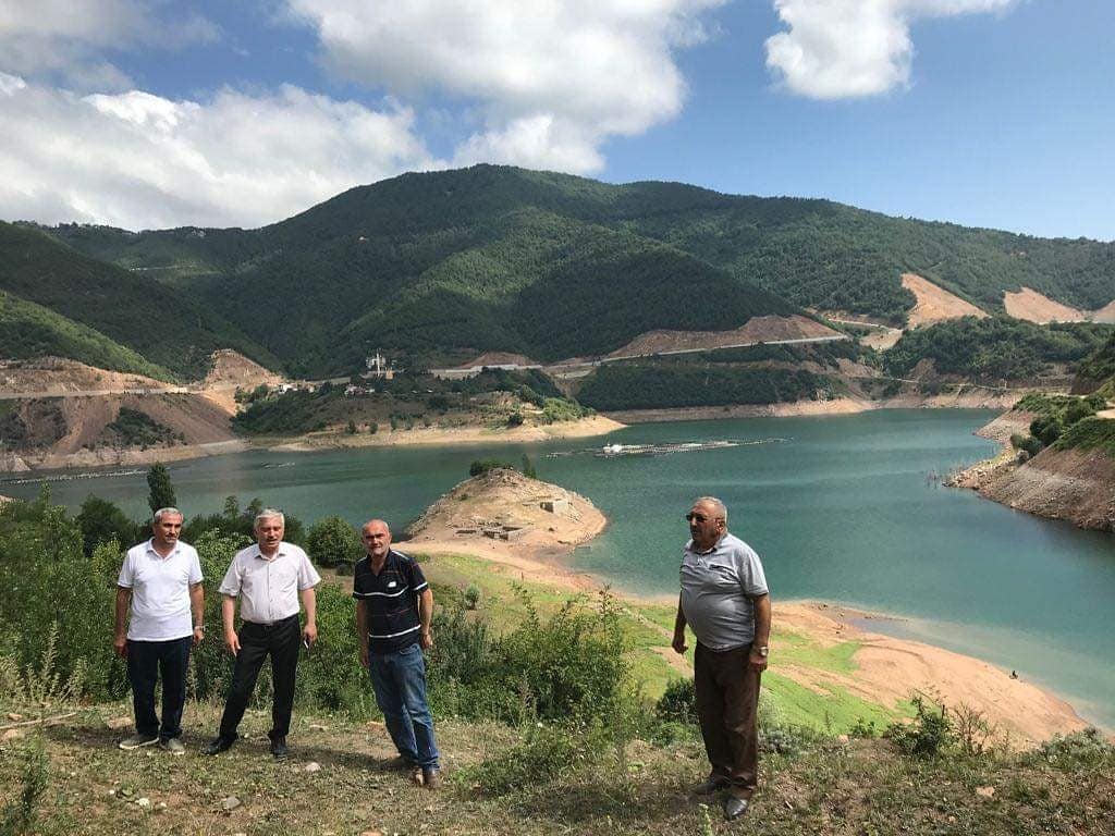 Aşıklı Mahallemizi ziyaret ederek;Muhtar,dernek ve halkımızı dinledik.

Sorunlarımızı masaya yatırarak;gerekli girişimlerimizi başlattık.

#BirlikteYönetiyoruz