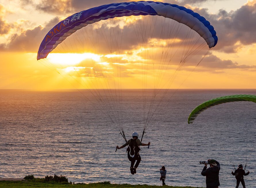 sd_checklist's tweet image. Come fly with us! Join North America’s most experienced tandem pilots for an exhilarating flight off the coast. Our instructors are available 7 days per week. Contact for more details! 🪂