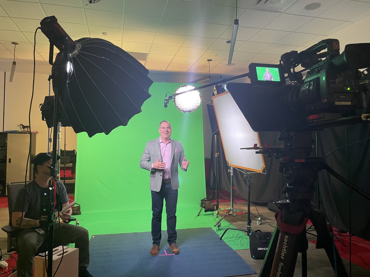 ScottMarks_RPO's tweet photo. I've been in the studio lately, working on some great training videos for our originators. When you join #RocketProOriginate, we equip you with the best training and development to make sure you thrive in your new, expanded role. Stay tuned!
#rocketmortgage #rpo #mortgage https://t.co/7yVWHizOvf