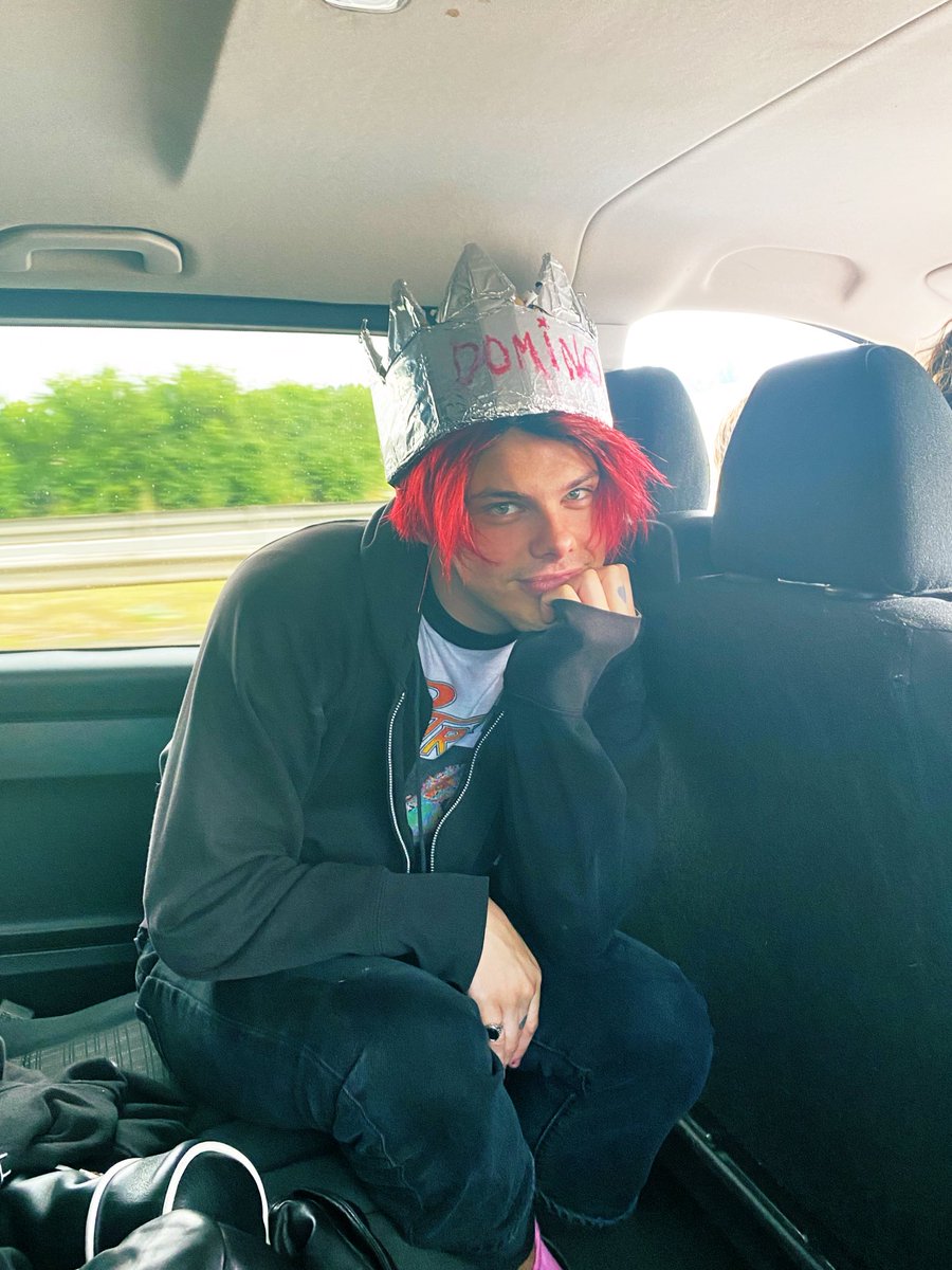 yungblud's tweet photo. thank you for all the birthday messages. i adore you all my family. all i can say is … get ready because it’s about to go fookin mad ! 🖤🩸🖤 https://t.co/S3Wqyr6wo4